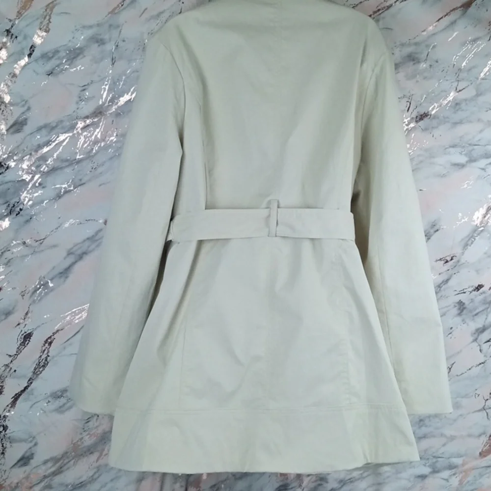 👕 Kenar Cream Ruffle Front Trench Coat with Belt - Picture 4 of 6